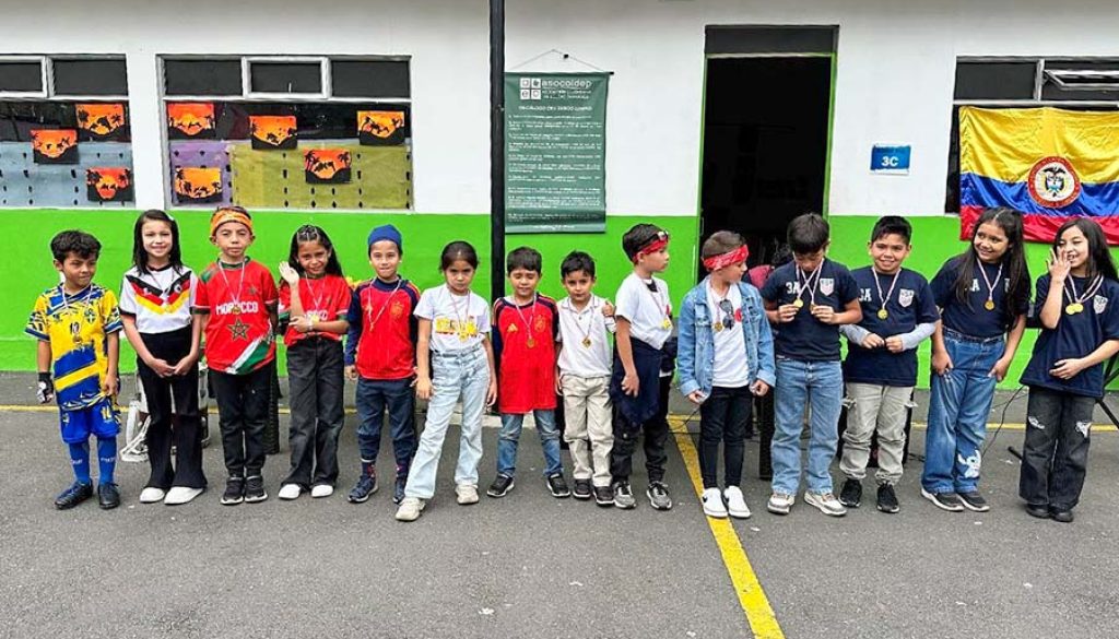 Organización escolar organiza la mochila MHB